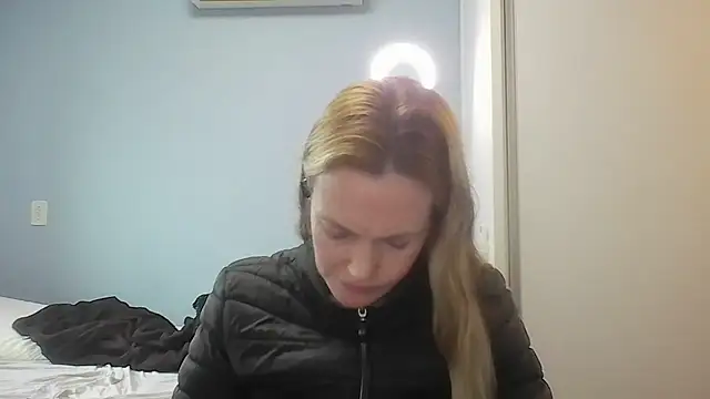 Snapshot of Annylove1 chatting on June 25, 10:53 am Annylove1 online show from June 25, 10:53 am
