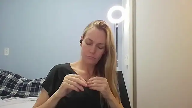 Annylove1 online show from April 14, 12:21 pm