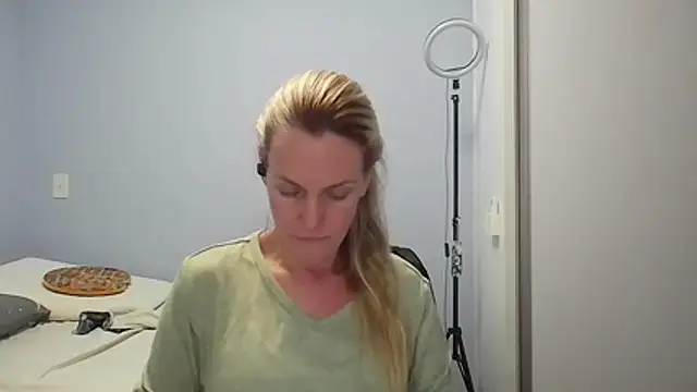 Annylove1 online show from April 11, 12:29 am