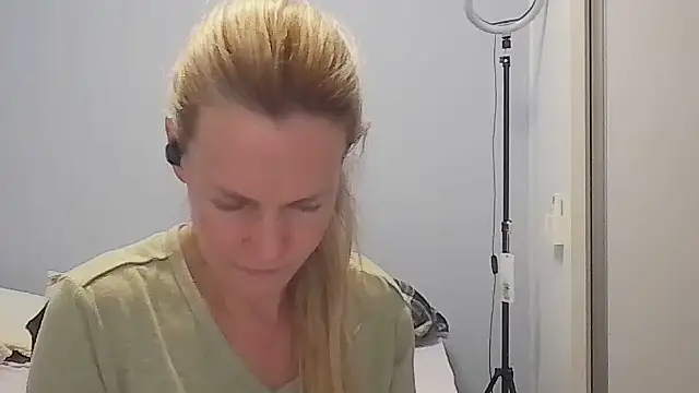 Annylove1 online show from April 16, 12:11 am