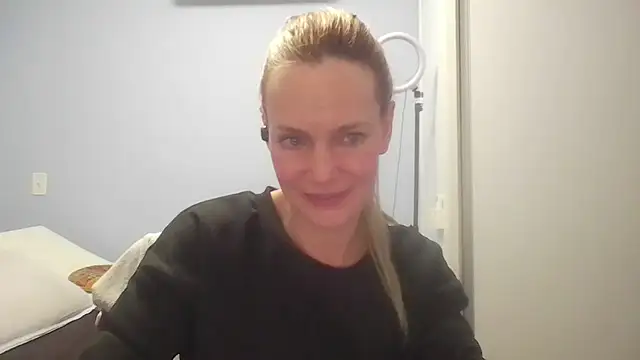 Snapshot of Annylove1 chatting on July 12, 12:33 am Annylove1 online show from July 12, 12:33 am
