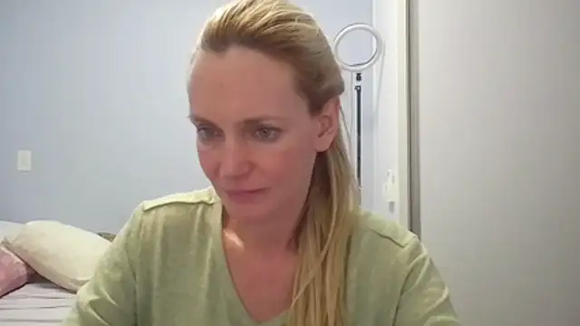 Annylove1 online show from April 19, 1:06 am