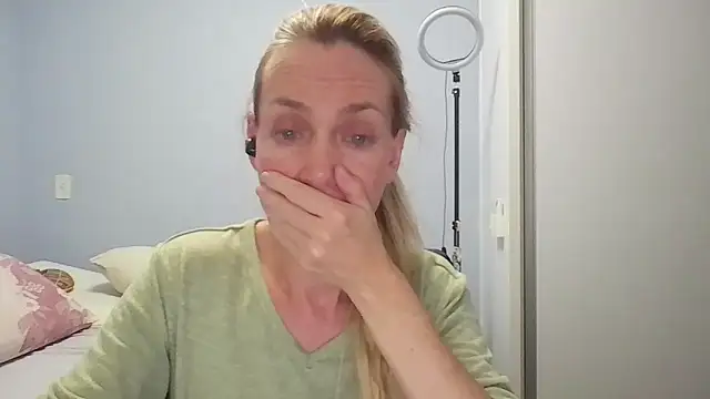 Annylove1 online show from May 2, 12:27 am