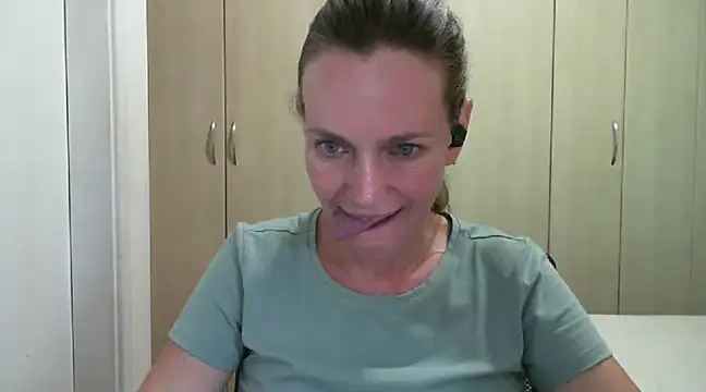 Snapshot of Annylove1 chatting on March 12, 10:28 pm Annylove1 online show from March 12, 10:28 pm