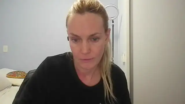 Annylove1 online show from June 3, 12:22 am