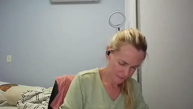 Annylove1 online show from February 26, 12:21 am