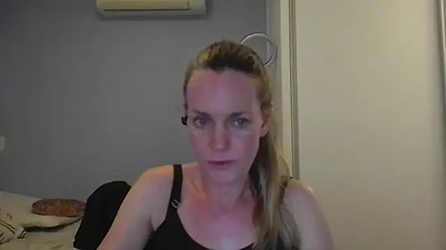 Annylove1 online show from December 3, 12:23 am