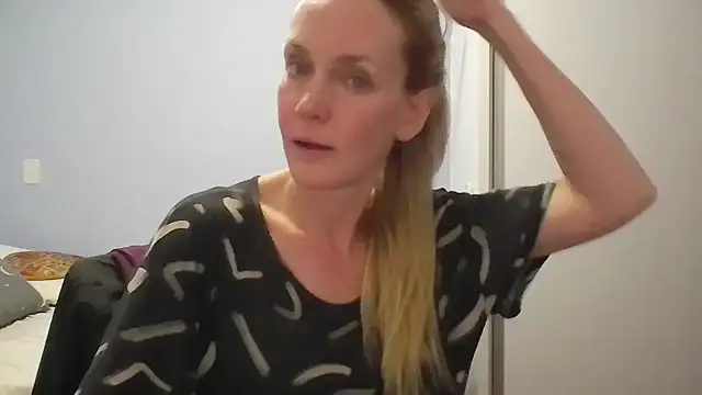 Annylove1 online show from April 3, 12:17 am