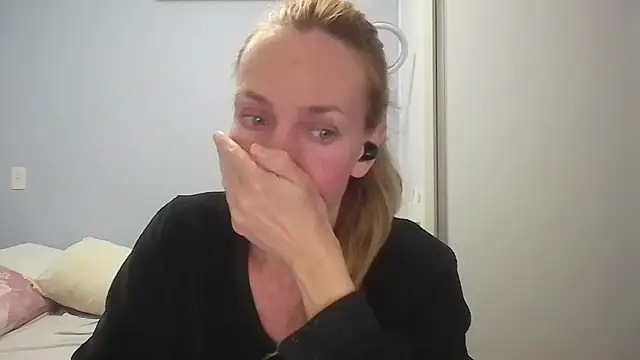 Annylove1 online show from May 18, 12:22 am