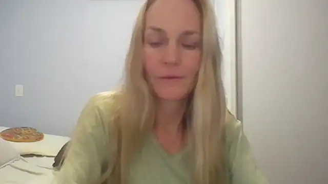 Snapshot of Annylove1 chatting on June 16, 12:21 am Annylove1 online show from June 16, 12:21 am