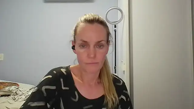 Annylove1 online show from February 13, 12:10 am