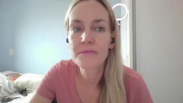 Annylove1 online show from February 25, 12:16 pm