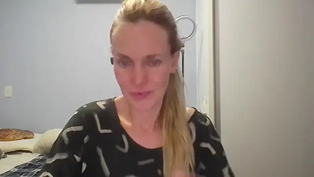 Annylove1 online show from April 5, 1:01 am