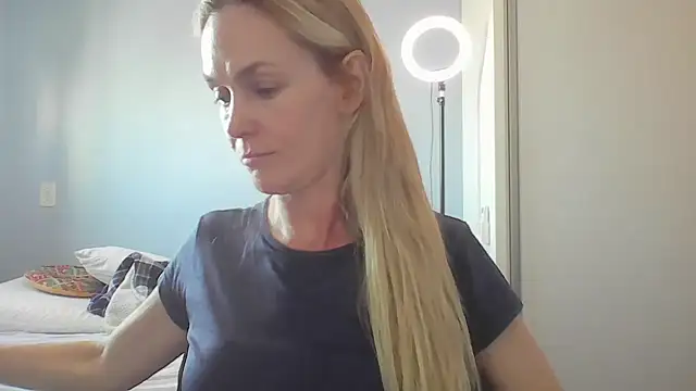 Annylove1 online show from May 6, 12:31 pm