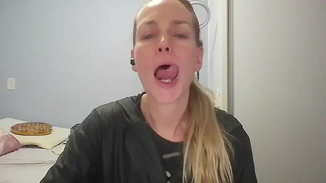 Annylove1 online show from May 5, 12:13 am