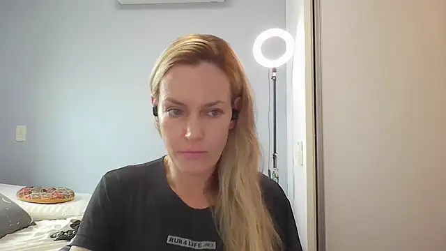 Annylove1 online show from April 9, 10:43 am