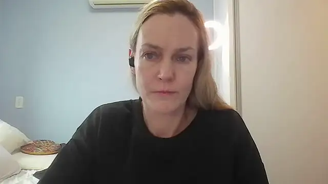 Snapshot of Annylove1 chatting on June 11, 10:45 am Annylove1 online show from June 11, 10:45 am