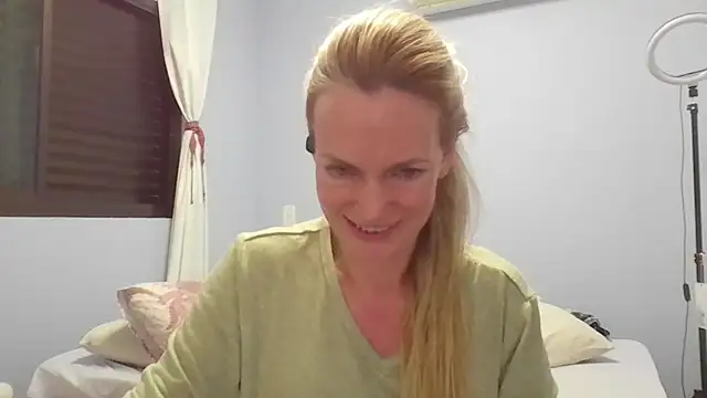 Annylove1 online show from April 28, 12:42 am