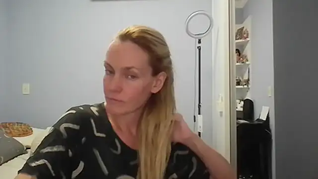 Annylove1 online show from April 6, 11:50 pm