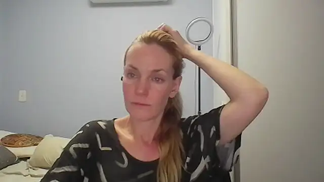 Annylove1 online show from April 6, 12:06 am