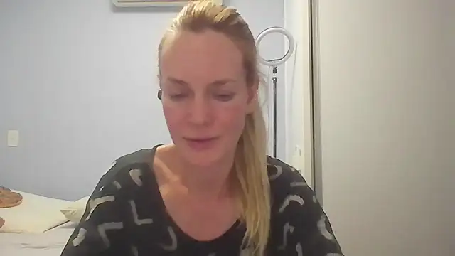 Annylove1 online show from May 10, 12:14 am