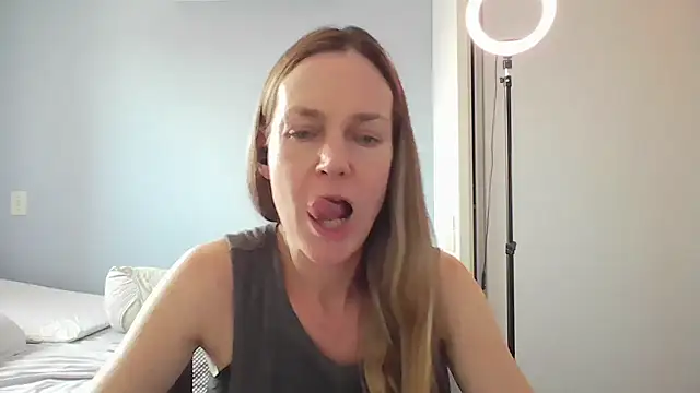 Annylove1 online show from December 22, 3:56 pm