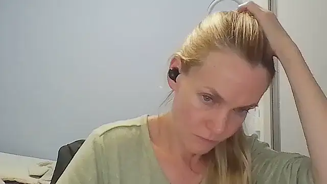 Annylove1 online show from April 29, 12:26 am