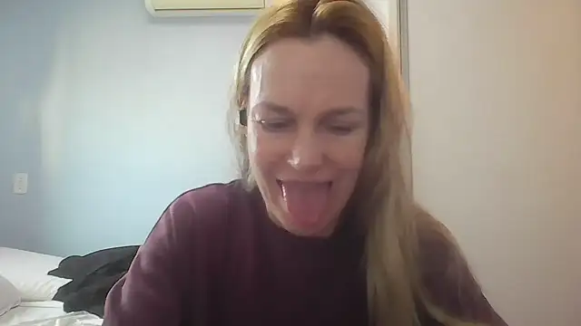 Snapshot of Annylove1 chatting on July 14, 10:54 am Annylove1 online show from July 14, 10:54 am