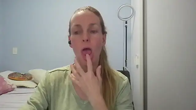 Annylove1 online show from April 20, 12:13 am