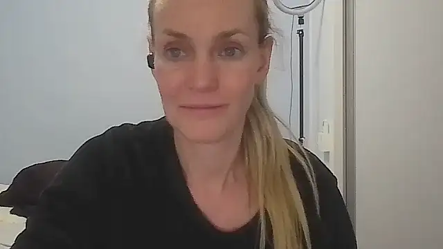 Annylove1 online show from May 15, 12:30 am