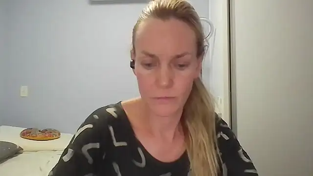 Annylove1 online show from April 10, 12:17 am