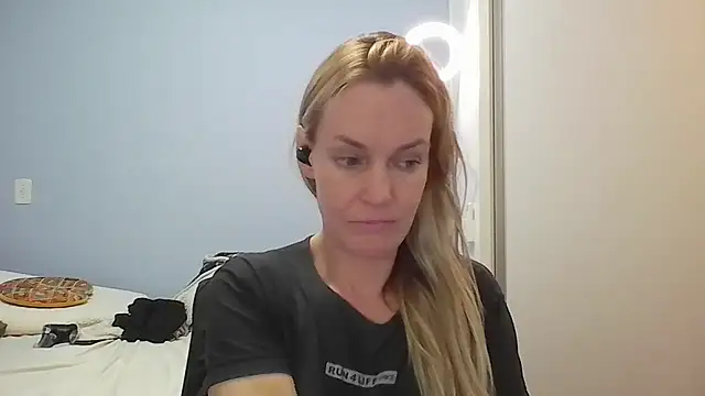 Annylove1 online show from April 10, 12:23 pm