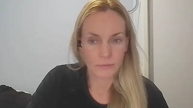 Annylove1 online show from May 13, 12:06 am