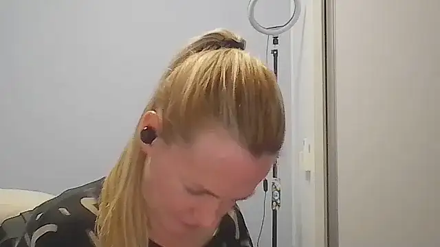 Annylove1 online show from May 8, 12:14 am