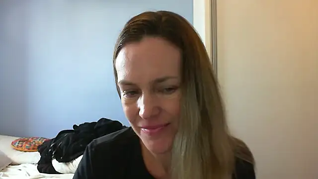 Snapshot of Annylove1 chatting on October 15, 10:56 am Annylove1 online show from October 15, 10:56 am