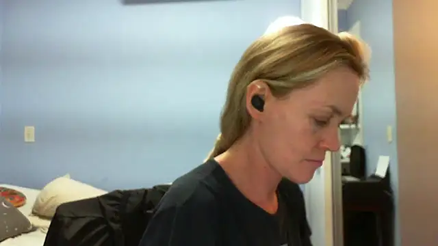 Annylove1 online show from April 7, 12:40 pm