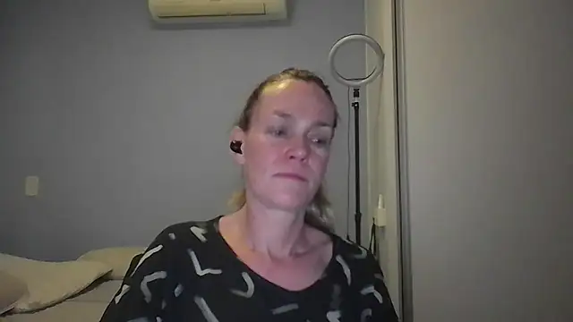 Annylove1 online show from December 22, 12:11 am