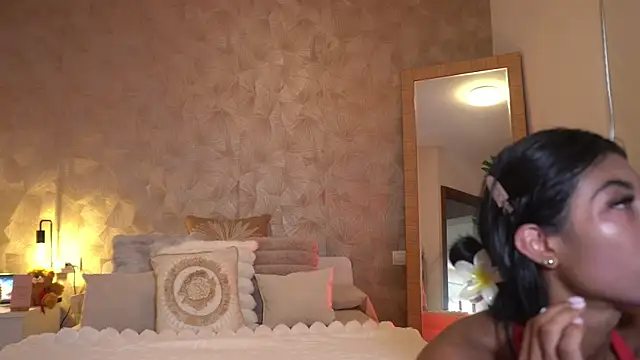 Snapshot of KalaBeckett_ chatting on June 19, 9:48 am KalaBeckett online show from June 19, 9:48 am