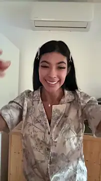 Snapshot of KalaBeckett_ chatting on June 10, 10:16 am KalaBeckett online show from June 10, 10:16 am