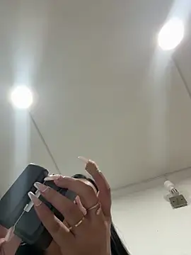 Hannahoff online show from April 7, 1:18 am