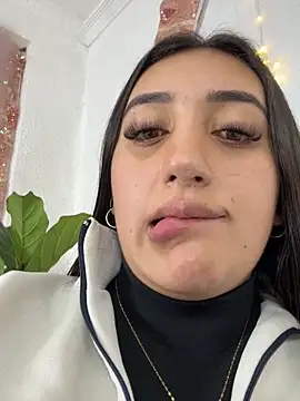 Hannahoff online show from December 17, 2:05 am