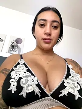 Hannahoff online show from November 24, 9:15 pm