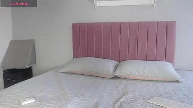 Snapshot of Danii_vg1 chatting on May 29, 12:44 pm Danii vg1 online show from May 29, 12:44 pm