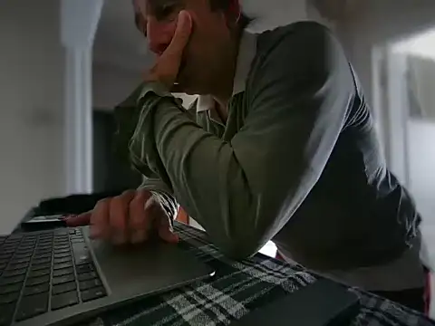 Snapshot of ALPHANDRE chatting on February 21, 8:05 am ALPHANDRE online show from February 21, 8:05 am