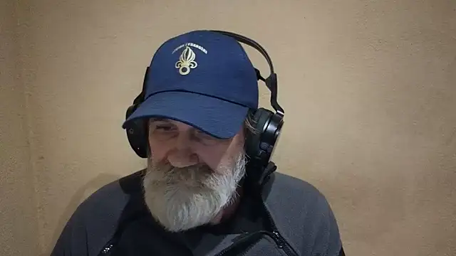 Snapshot of AlexNudo chatting on February 9, 4:07 pm AlexNudo online show from February 9, 4:07 pm