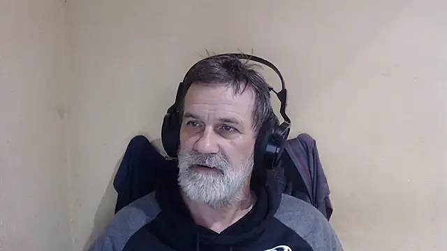 Snapshot of AlexNudo chatting on October 4, 6:59 am AlexNudo online show from October 4, 6:59 am