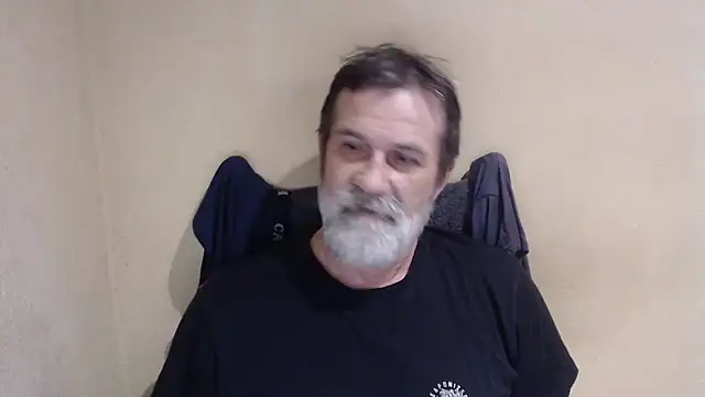 Snapshot of AlexNudo chatting on October 18, 8:05 am AlexNudo online show from October 18, 8:05 am