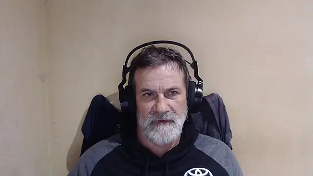 Snapshot of AlexNudo chatting on October 5, 6:26 am AlexNudo online show from October 5, 6:26 am