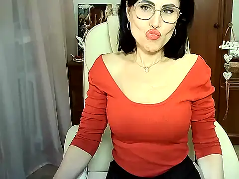 Snapshot of Alyona_Alex chatting on December 10, 3:22 pm Alyona Alex online show from December 10, 3:22 pm