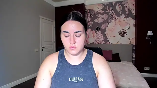 Roxie Bradley online show from September 10, 5:50 am